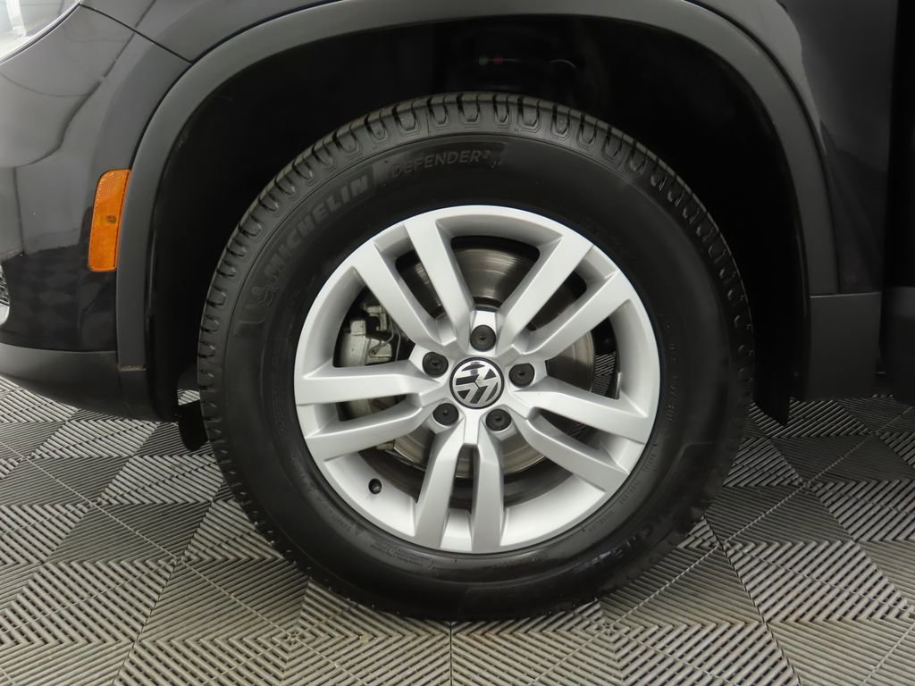 Used 2016 Volkswagen Tiguan S image 28