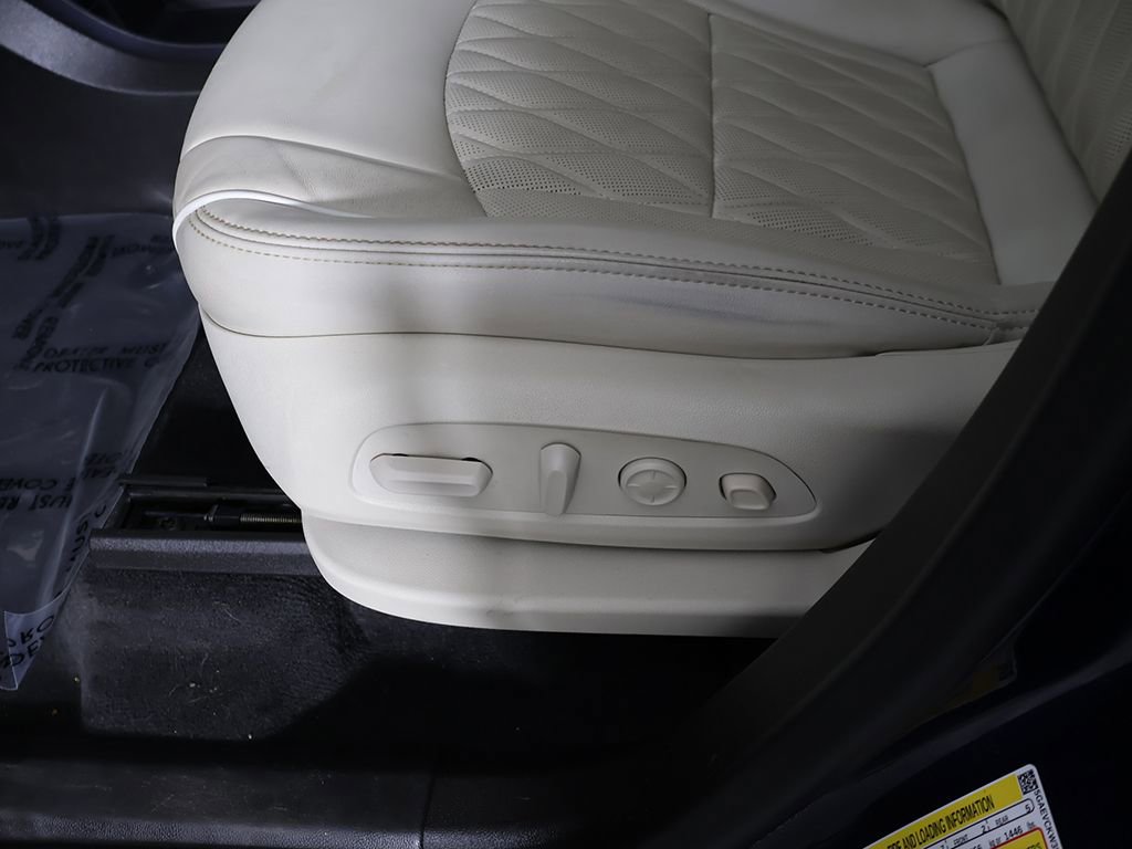 Used 2023 Buick Enclave Avenir AWD/4WD image 38