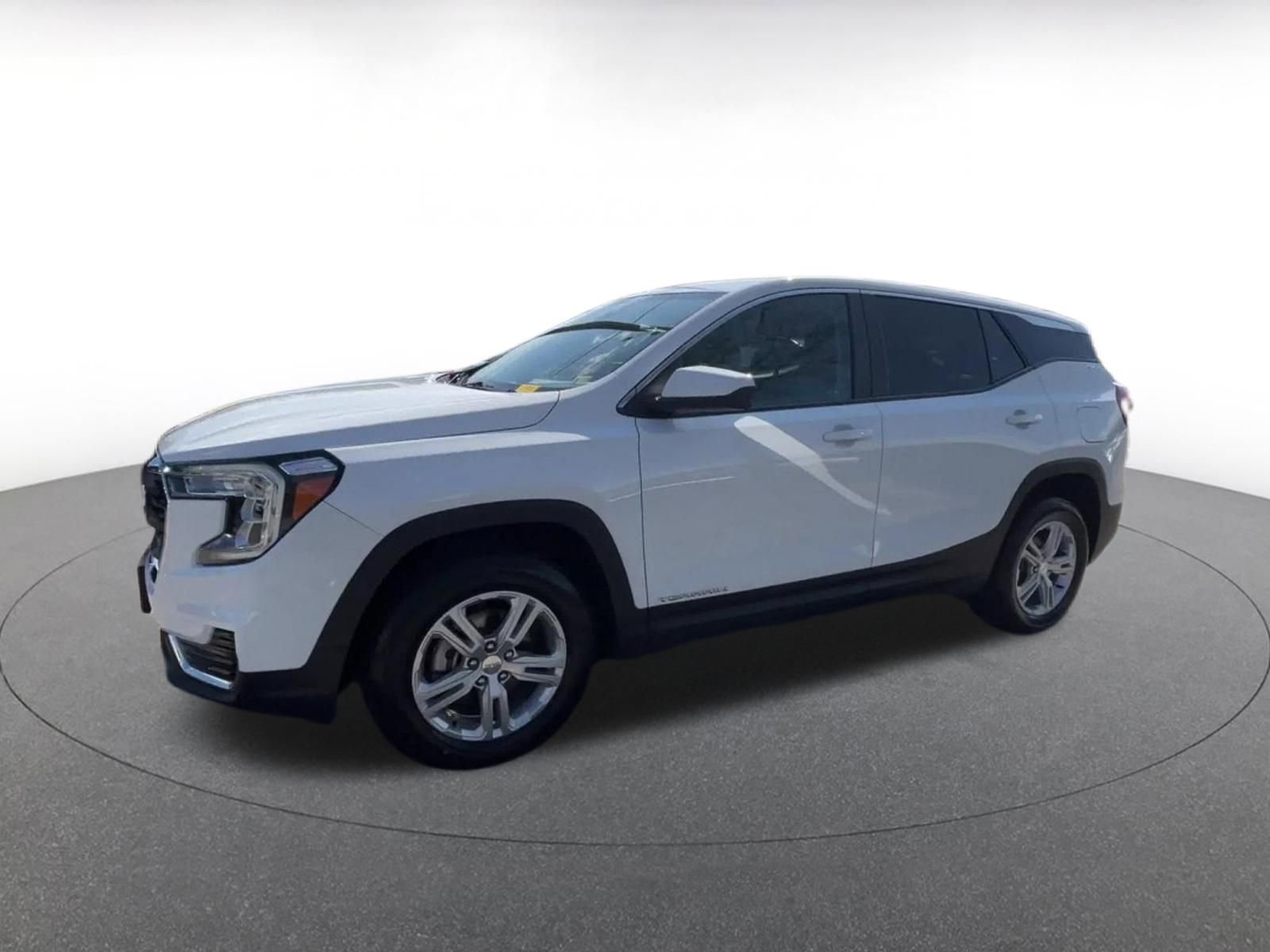 Used 2024 GMC Terrain SLE image 8