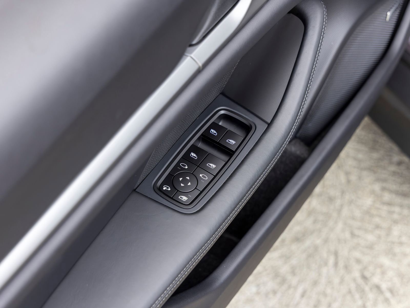 Certified 2025 Porsche Taycan image 25