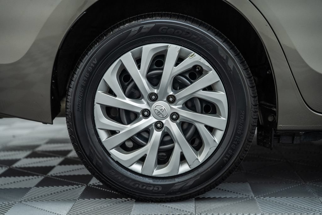 Used 2019 Toyota Corolla LE FWD image 16