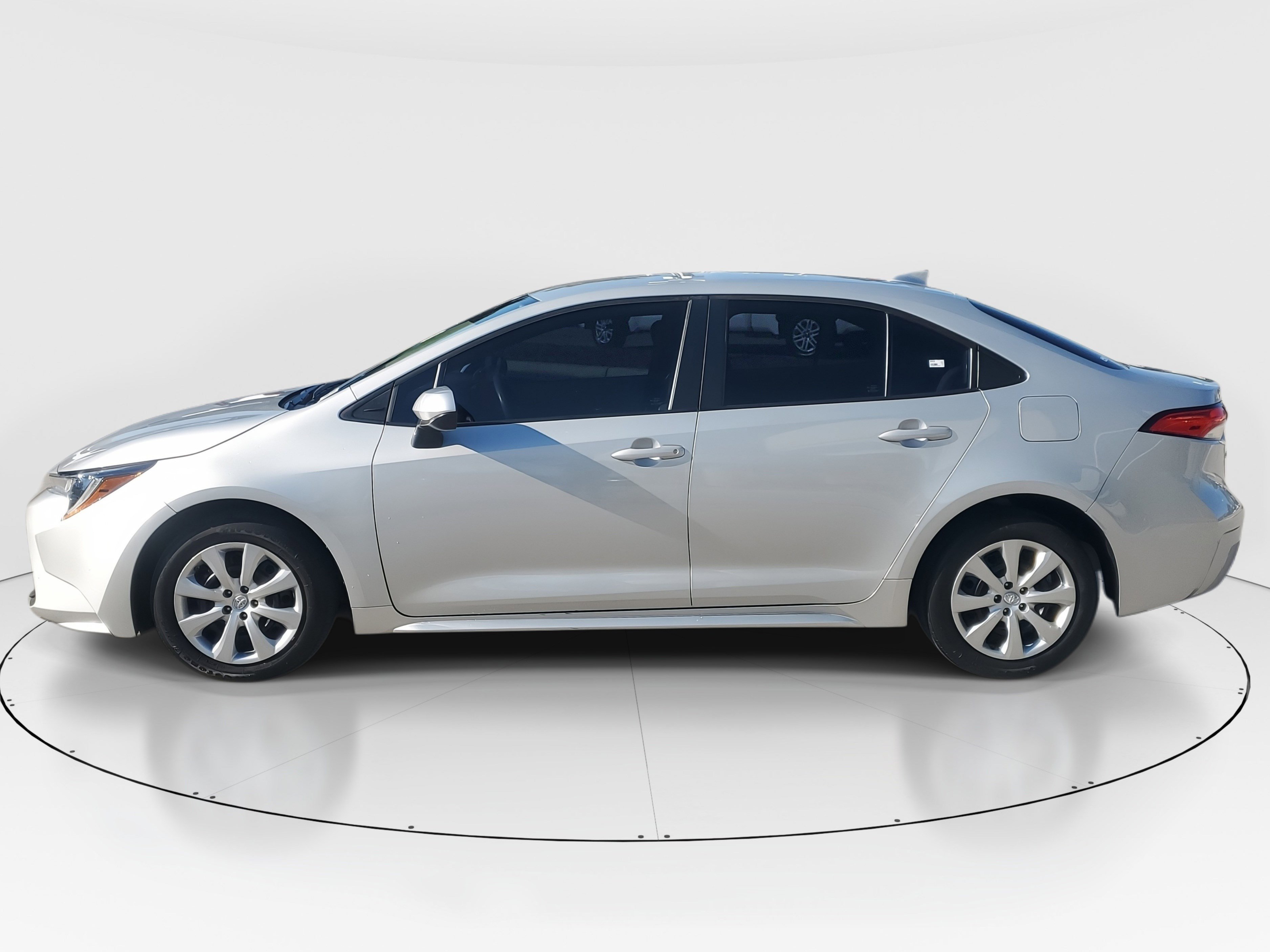 Used 2023 Toyota Corolla LE image 6
