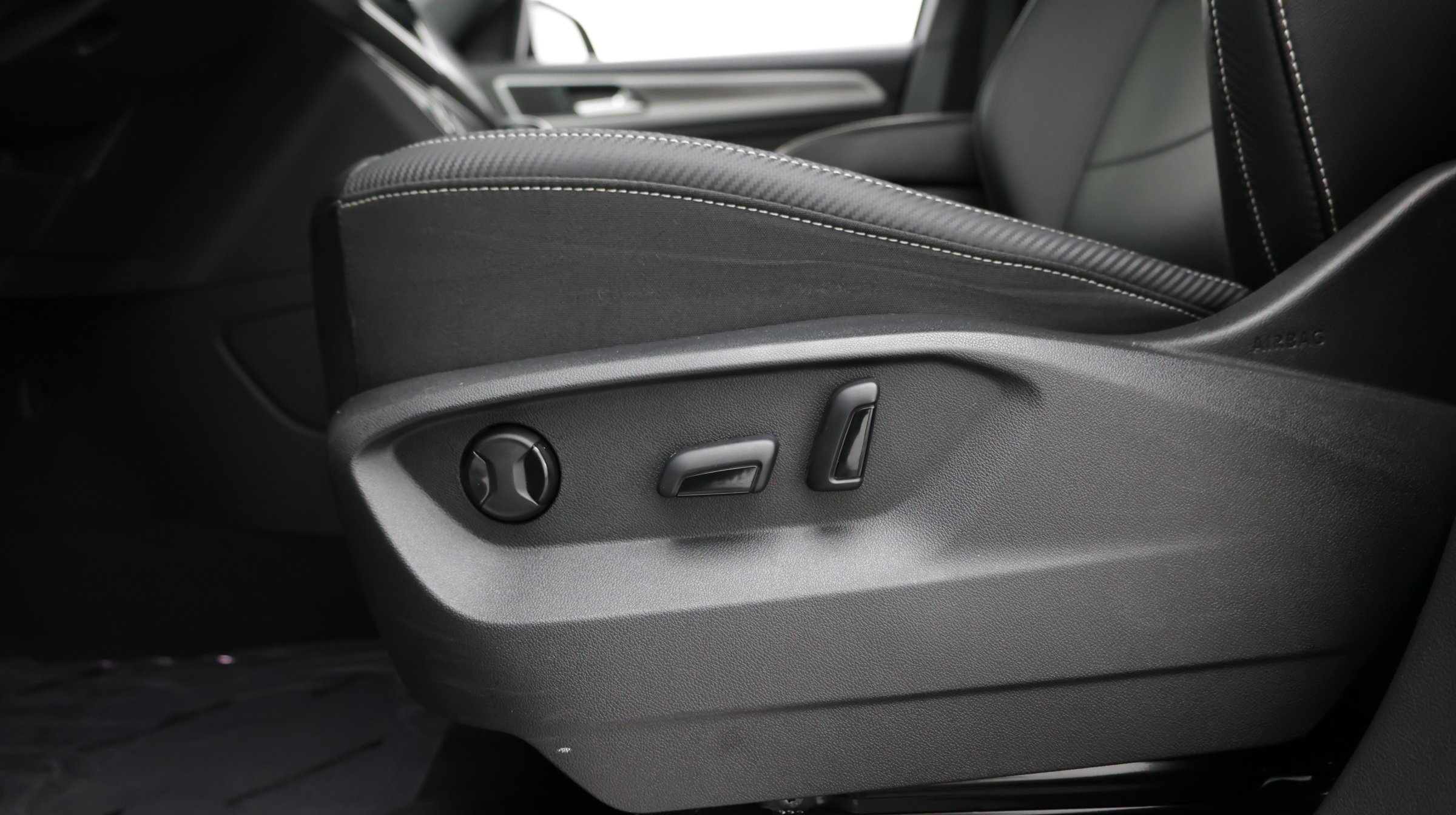 Used 2023 Volkswagen Atlas Cross Sport SE FWD image 13