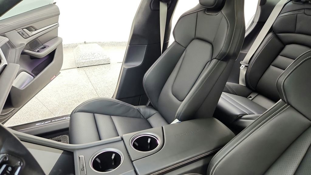 Used 2023 Porsche Taycan GTS image 16