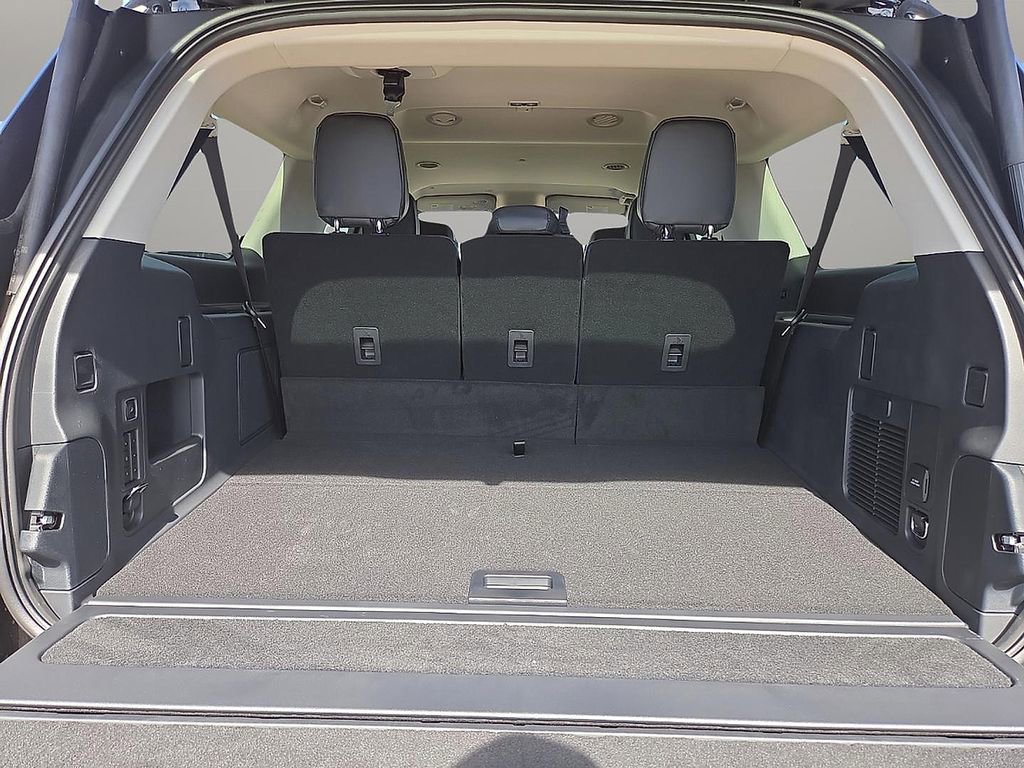 New 2026 Lincoln Navigator L Premier image 8