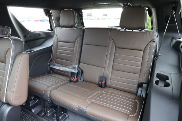 New 2026 GMC Yukon Denali Ultimate w/ LPO, Floor Liner Package AWD/4WD image 15