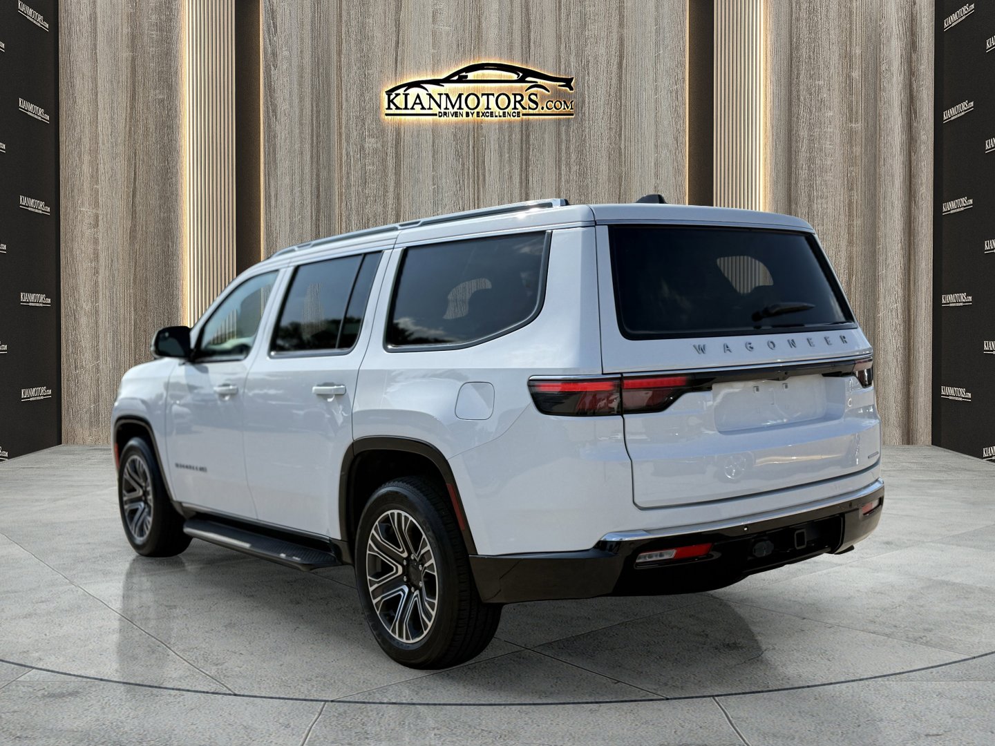 Used 2024 Jeep Wagoneer Series II w/ Flexible Seating Group image 5