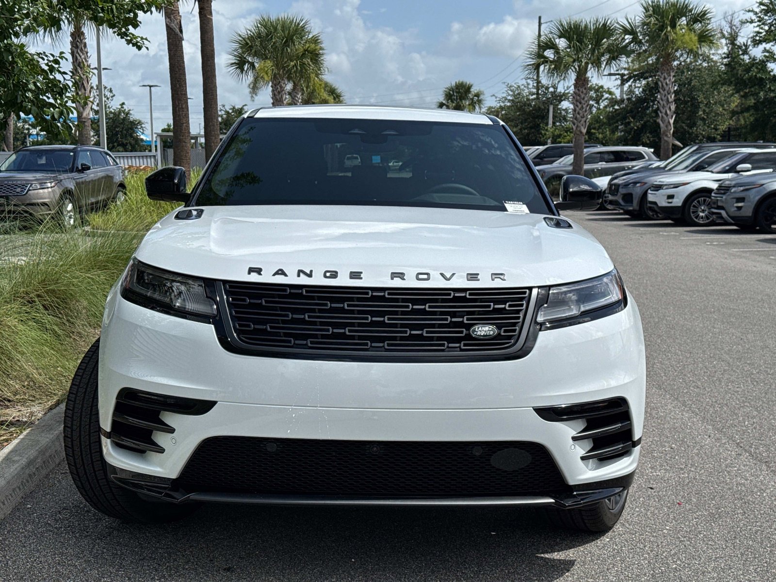 New 2026 Land Rover Range Rover Velar Dynamic SE image 2