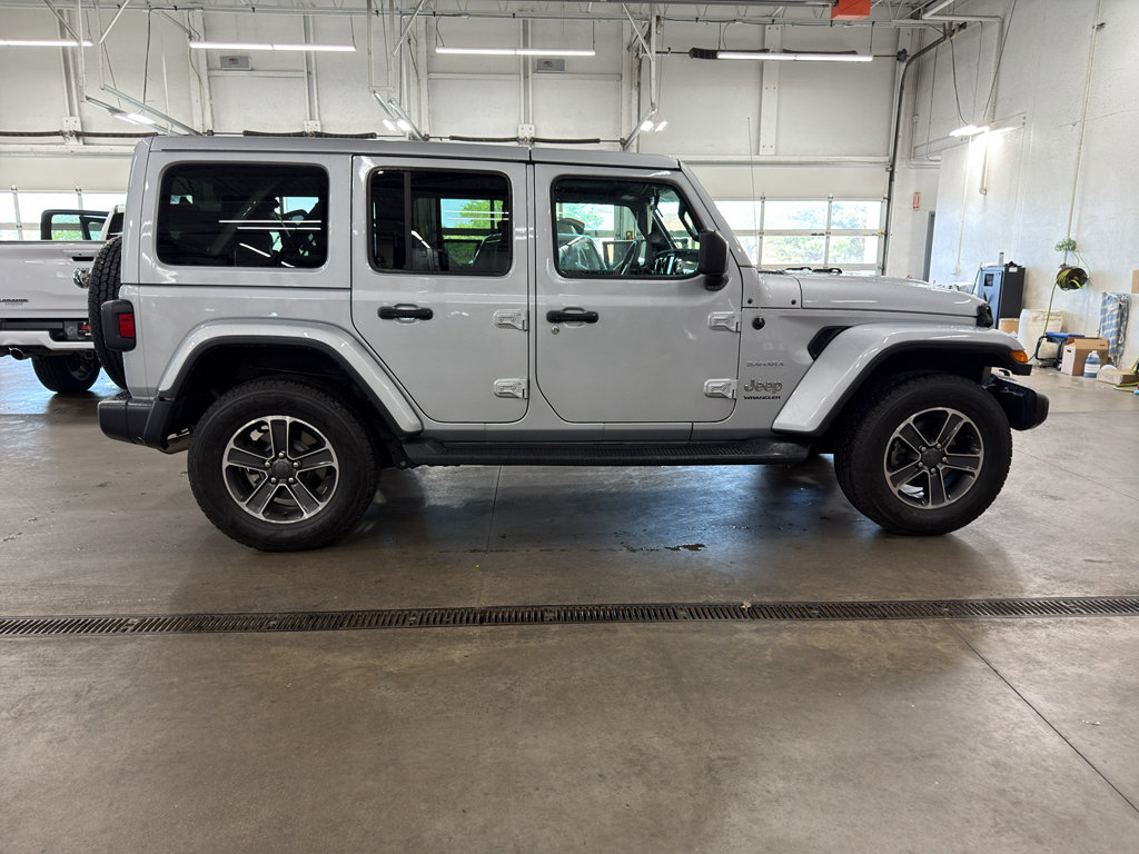 Used 2023 Jeep Wrangler Unlimited Sahara w/ Cold Weather Group AWD/4WD image 4