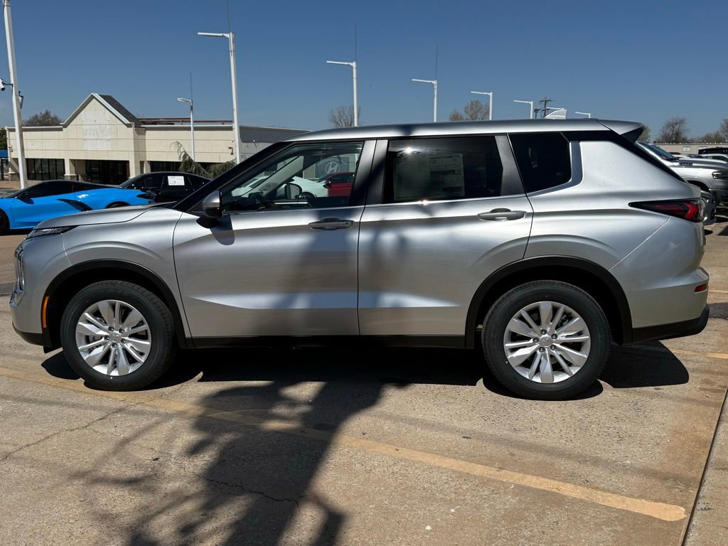 New 2026 Mitsubishi Outlander ES image 7