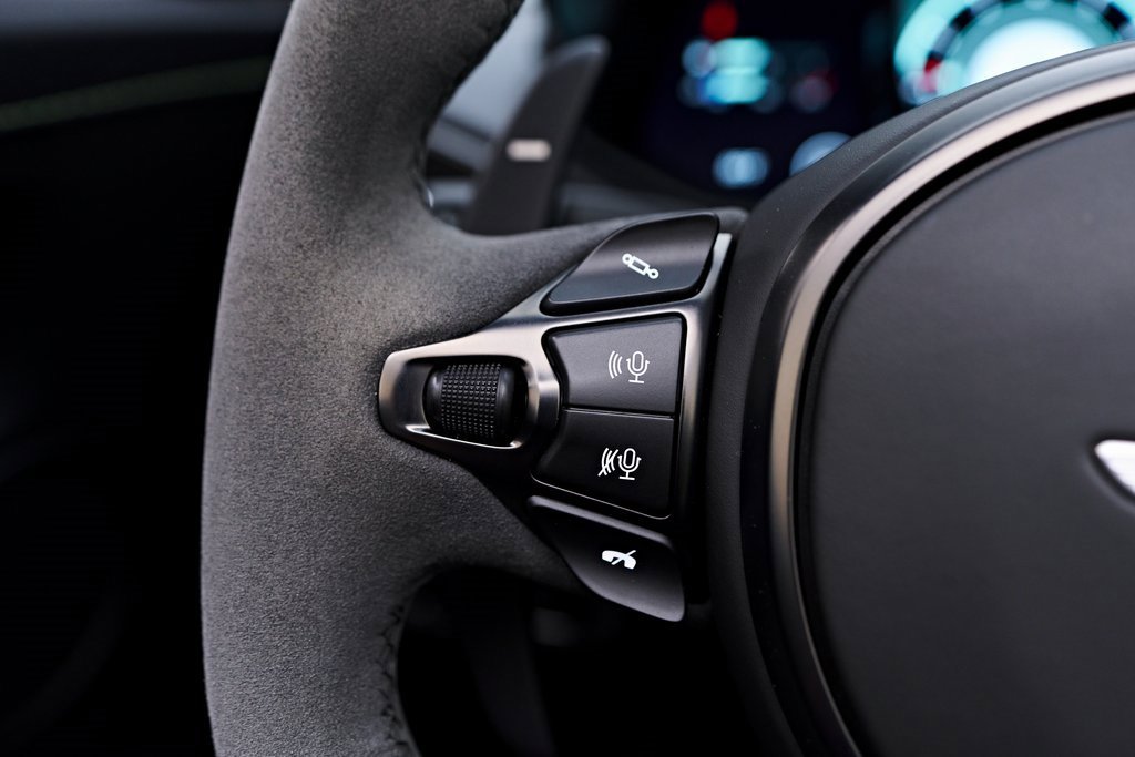 Used 2023 Aston Martin V8 Vantage Roadster image 56