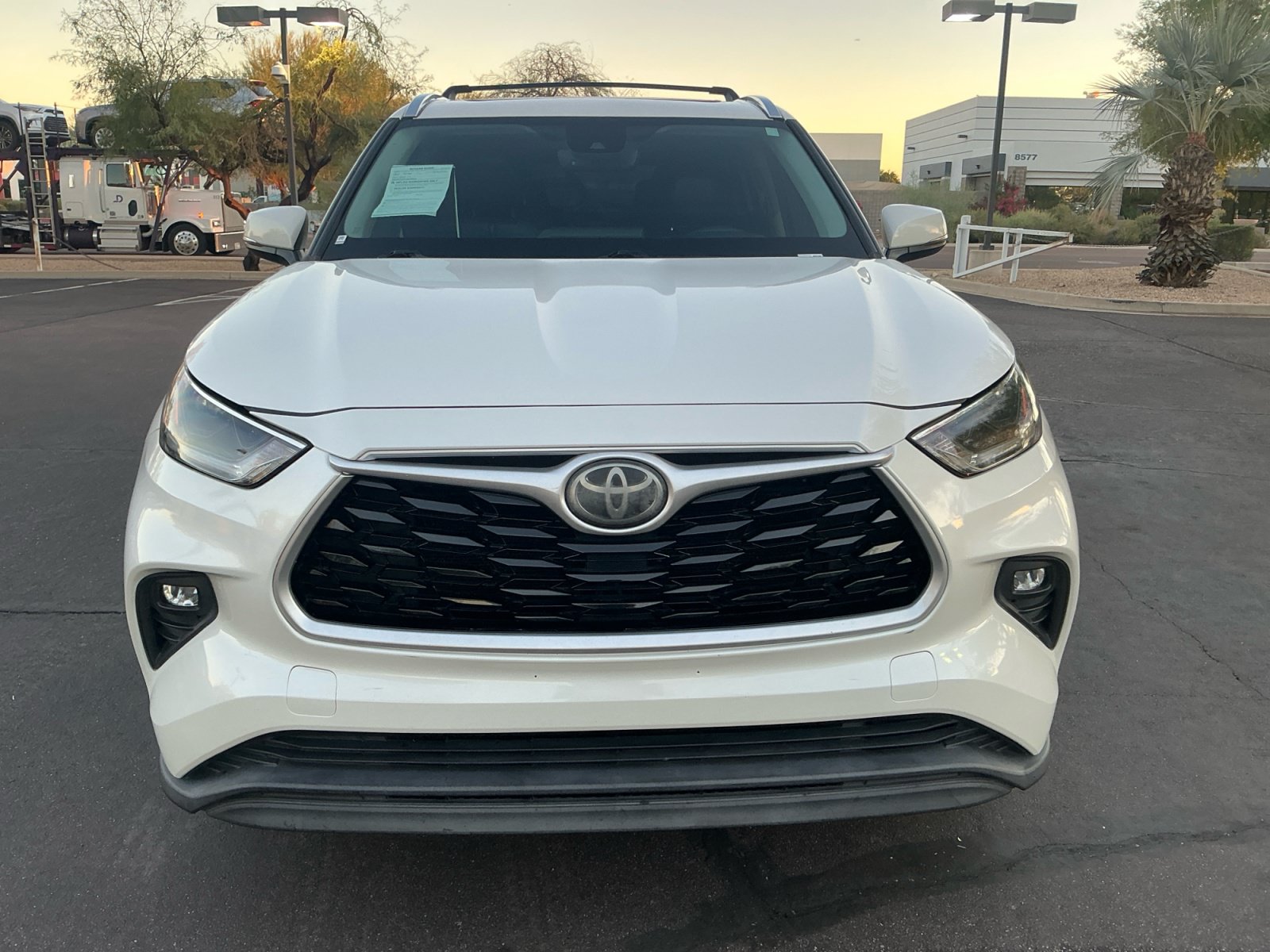 Used 2021 Toyota Highlander XLE AWD/4WD image 23