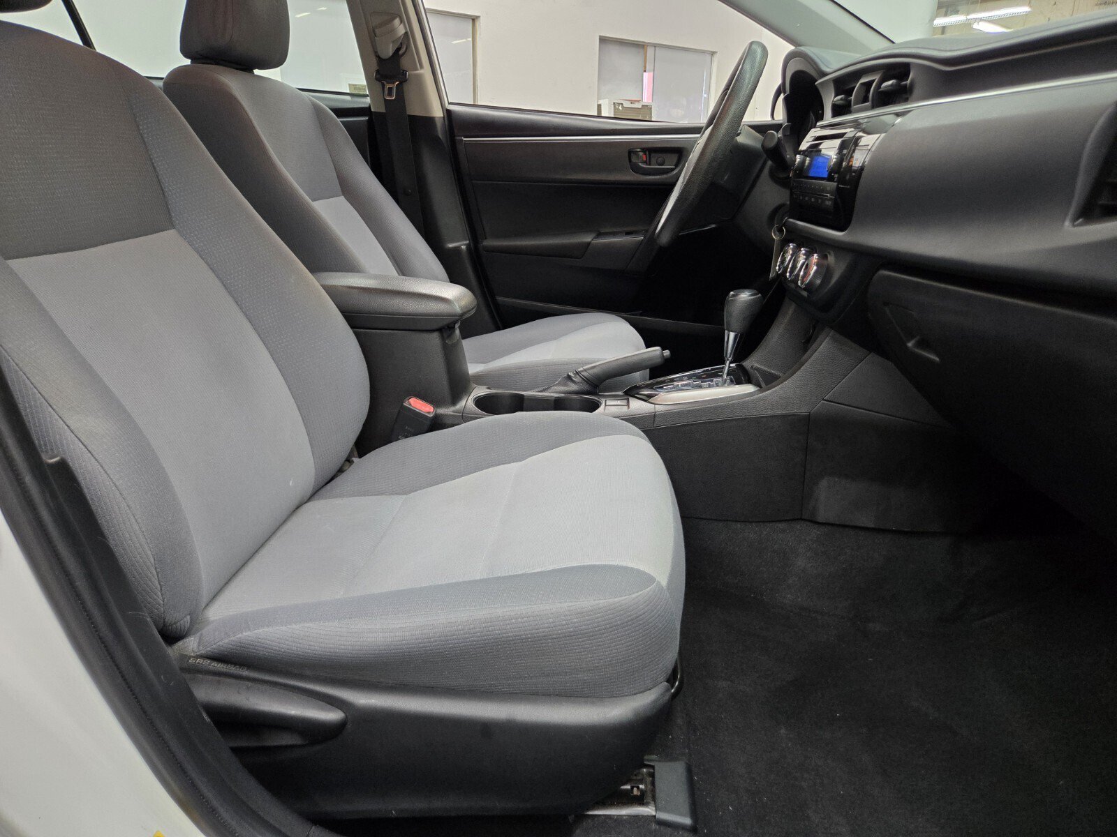 Used 2014 Toyota Corolla L FWD image 12