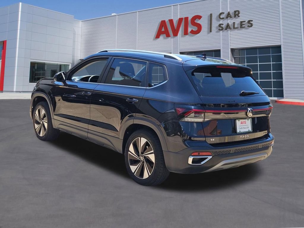 Used 2025 Volkswagen Taos SE AWD/4WD image 3
