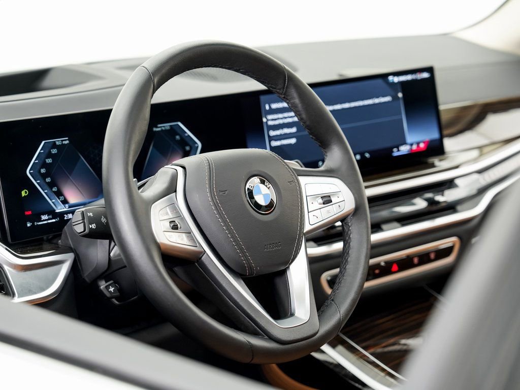 Used 2026 BMW X7 xDrive40i AWD/4WD image 9