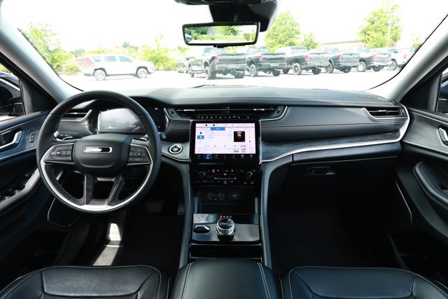 Used 2023 Jeep Grand Cherokee L Limited w/ Luxury Tech Group II AWD/4WD image 36