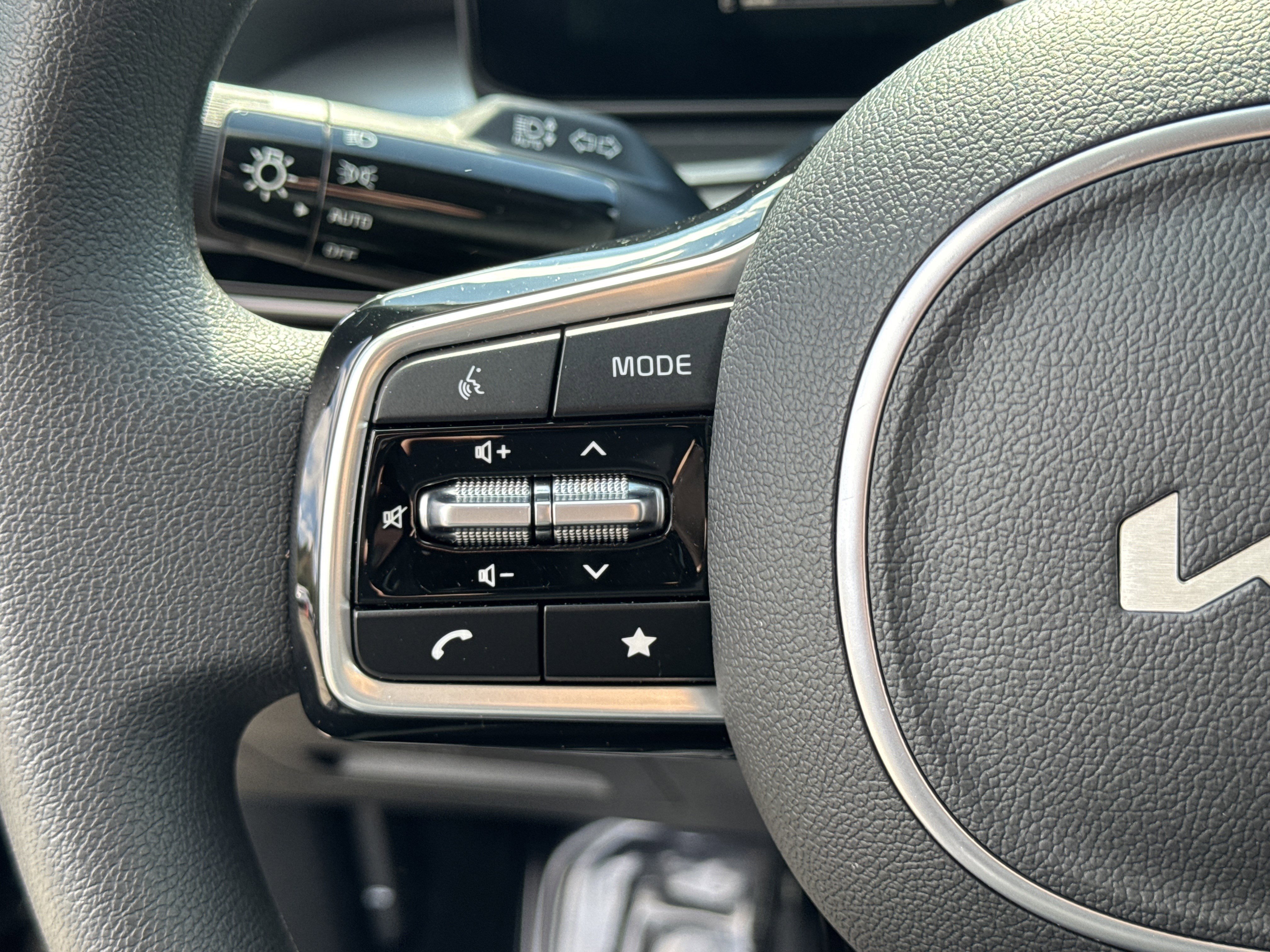 Certified 2025 Kia Sorento LX image 24