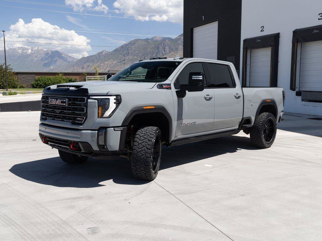 Used 2024 GMC Sierra 2500 AT4 w/ AT4 Premium Plus Package AWD/4WD image 5