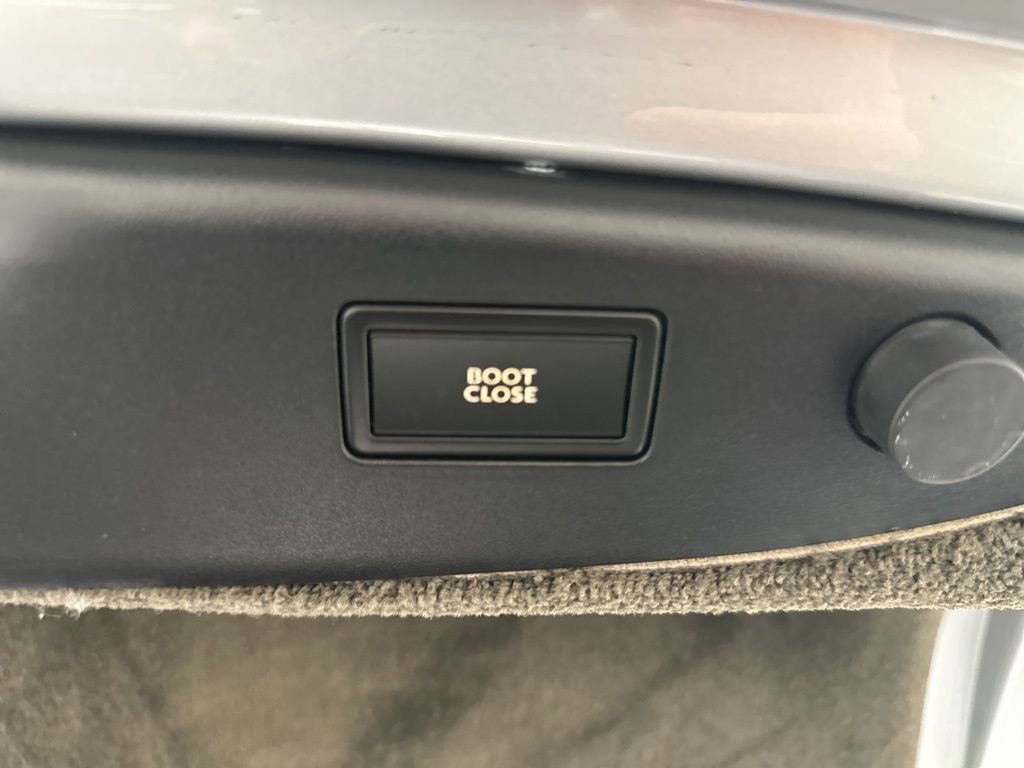 Used 2015 Bentley Flying Spur V8 image 34