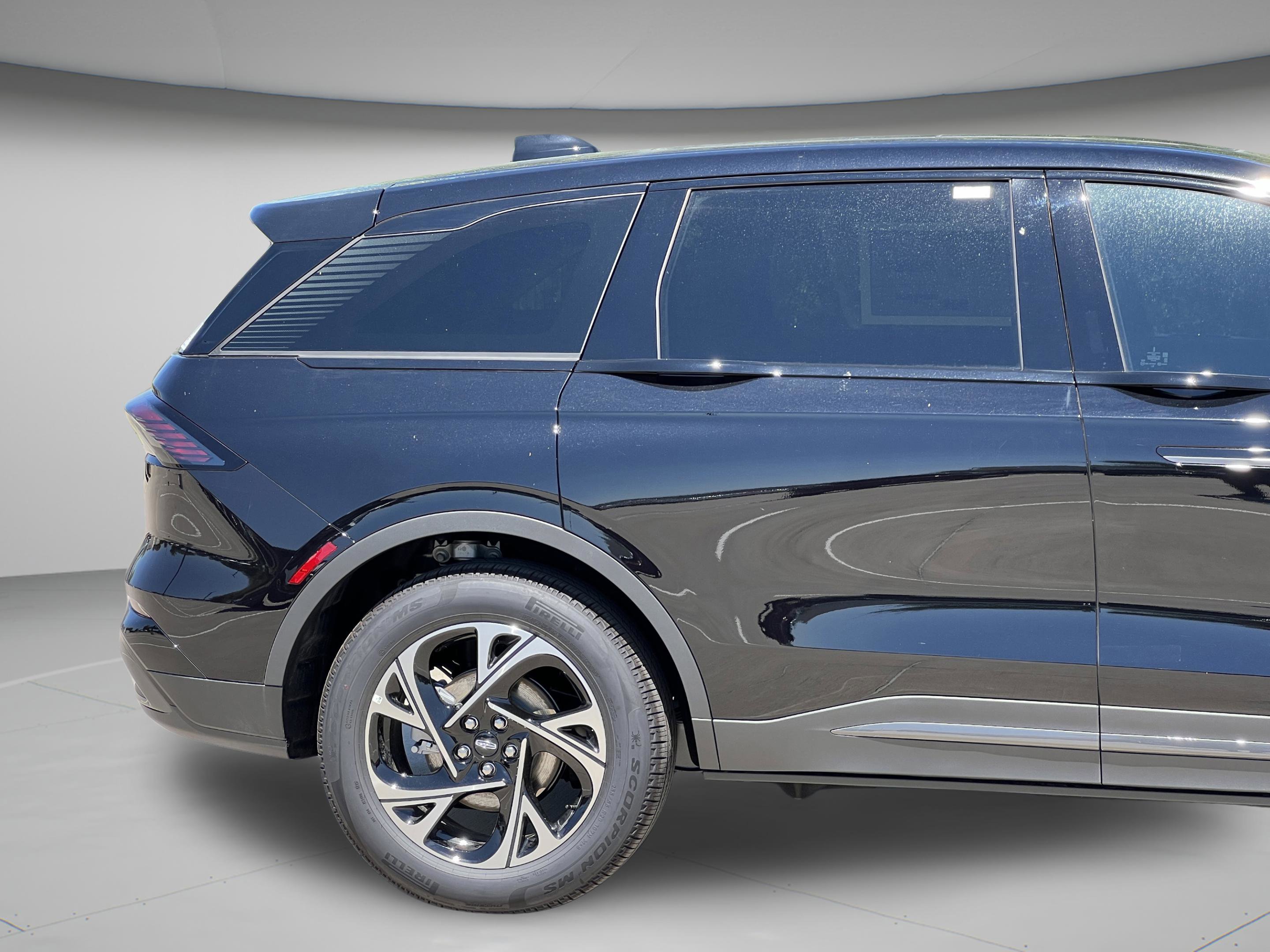 New 2025 Lincoln Nautilus Premier w/ Equipment Group 102A image 12