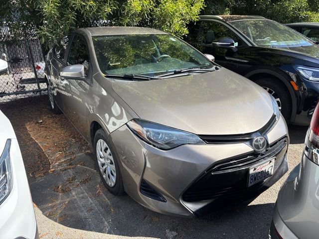 Used 2018 Toyota Corolla LE image 2
