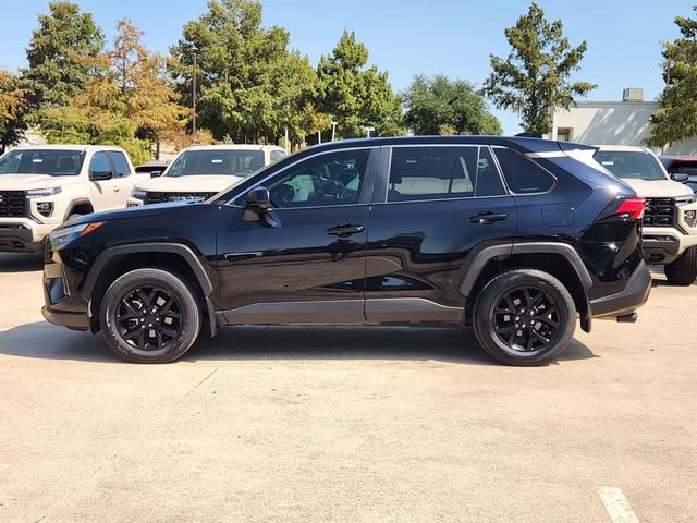 Used 2024 Toyota RAV4 LE FWD image 4