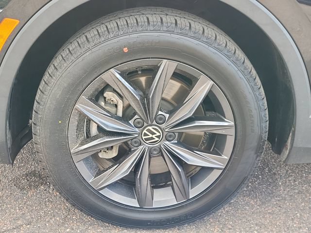 Used 2022 Volkswagen Tiguan SE AWD/4WD image 10