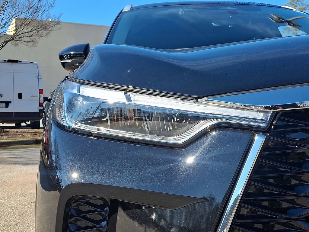 Used 2025 INFINITI QX60 Sensory w/ Vision Package image 9