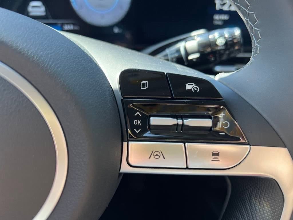 Used 2025 Hyundai Elantra Sport image 18