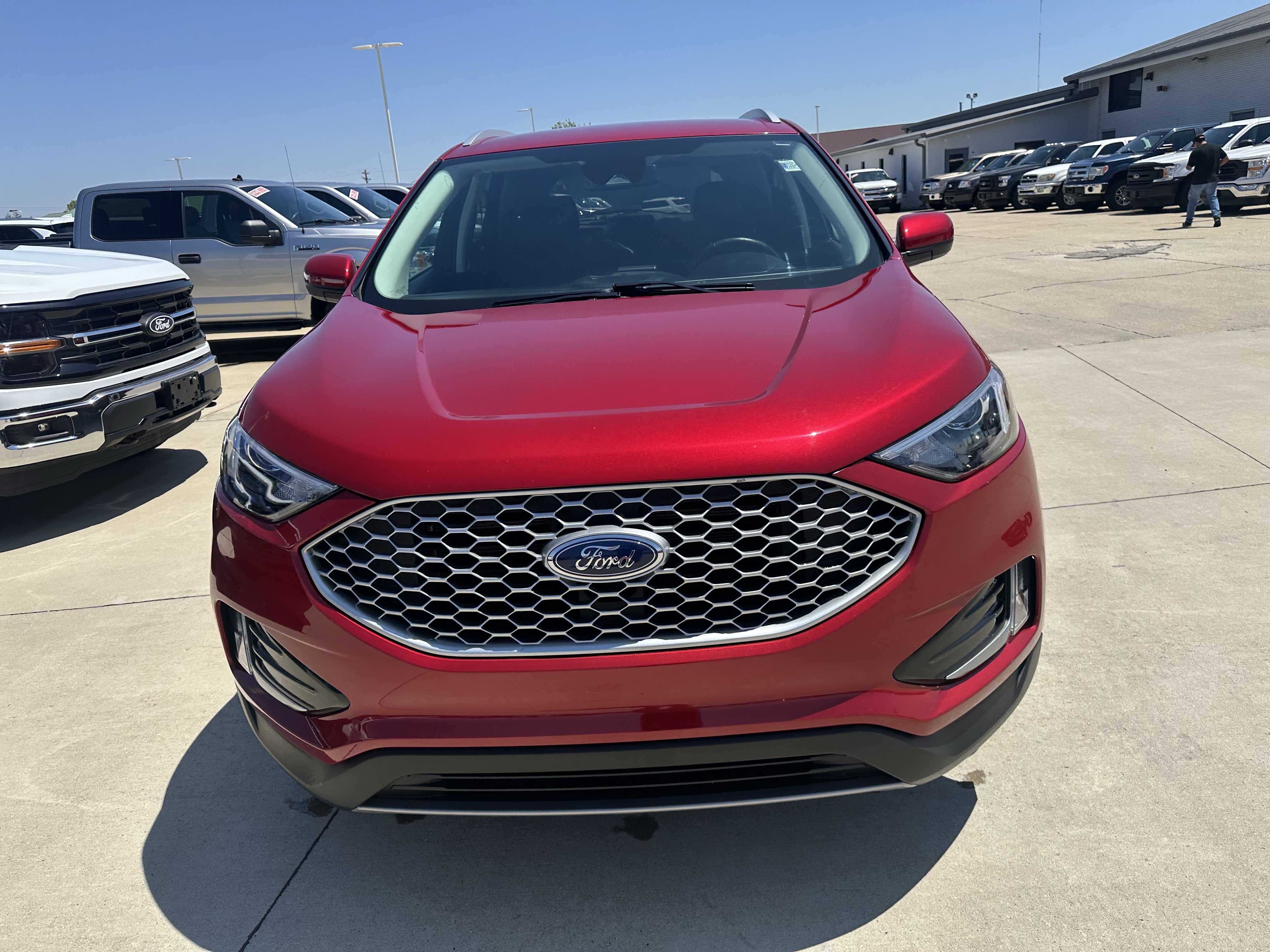 Used 2023 Ford Edge SEL w/ Convenience Package AWD/4WD image 2