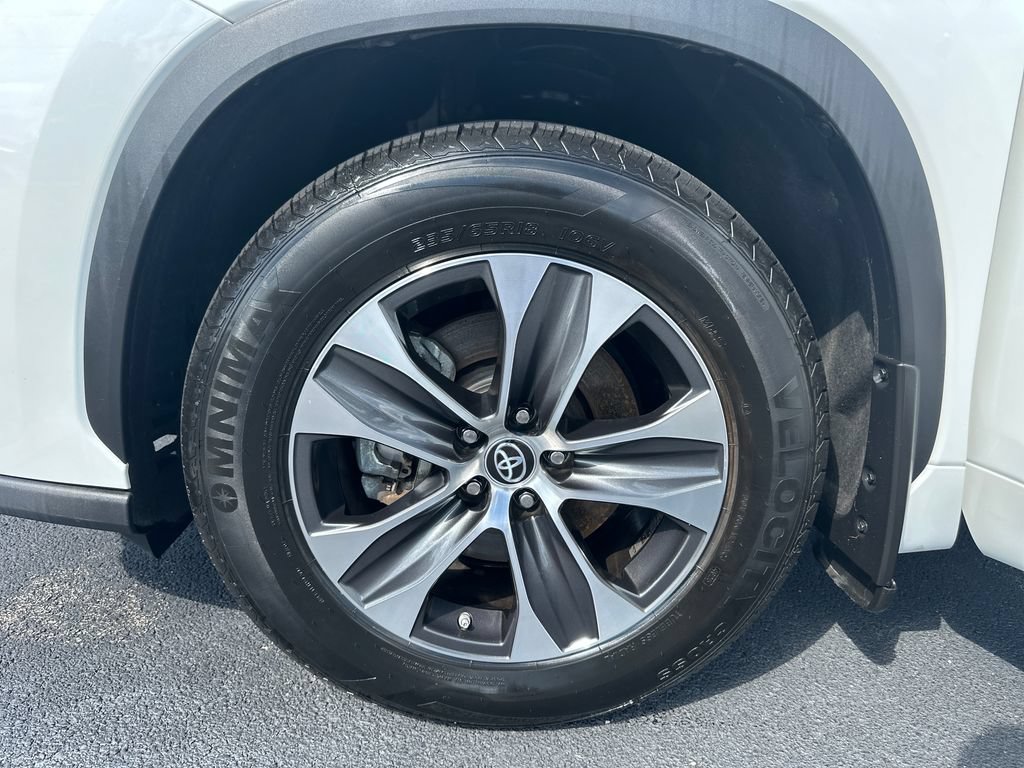 Used 2023 Toyota Highlander XLE FWD image 10