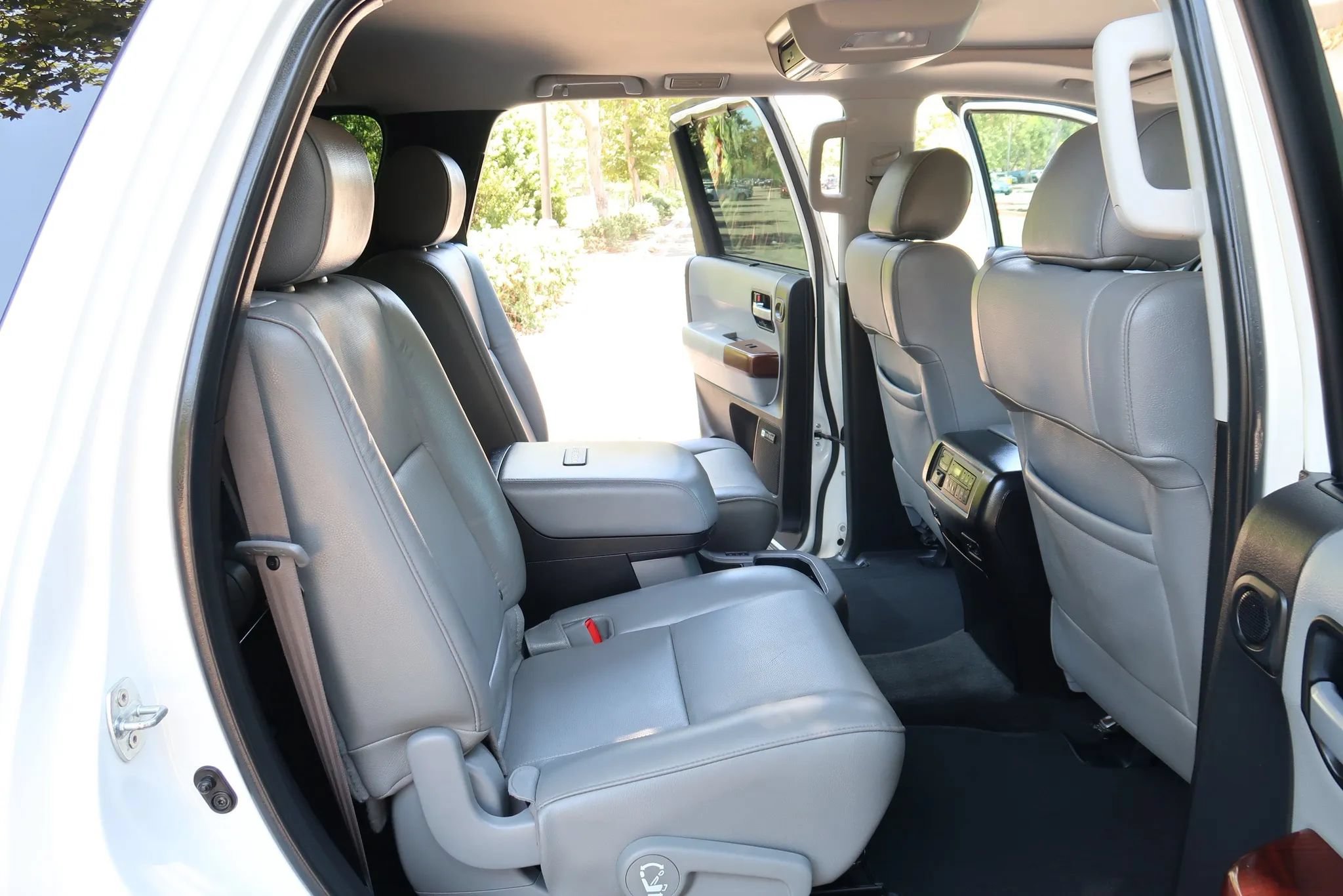 Used 2016 Toyota Sequoia Platinum RWD image 20