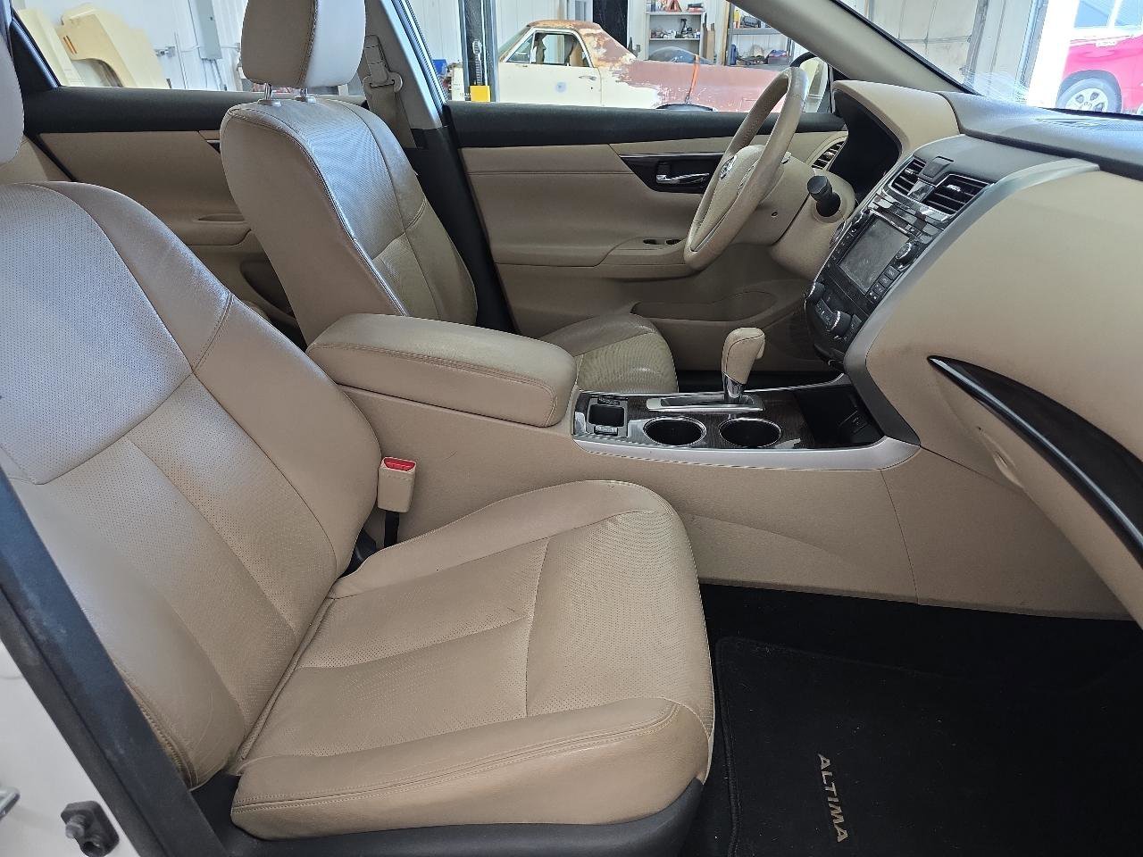 Used 2015 Nissan Altima 2.5 SL w/ Technology Package FWD image 41