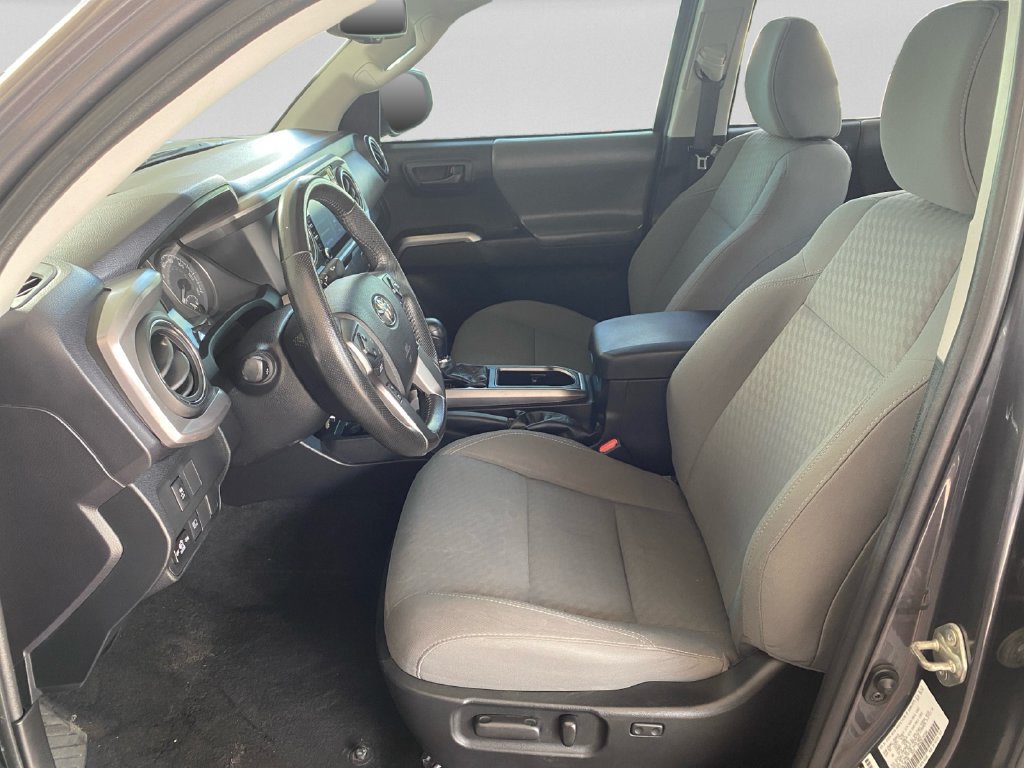 Used 2020 Toyota Tacoma SR5 RWD image 19