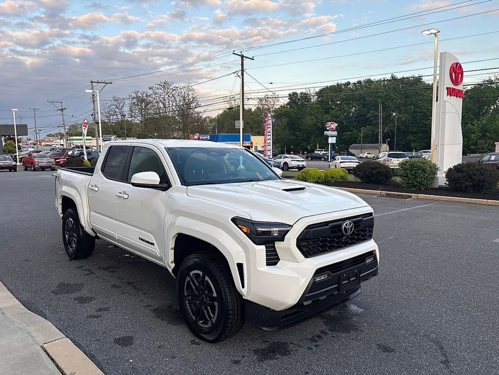 Certified 2024 Toyota Tacoma TRD Sport AWD/4WD image 3