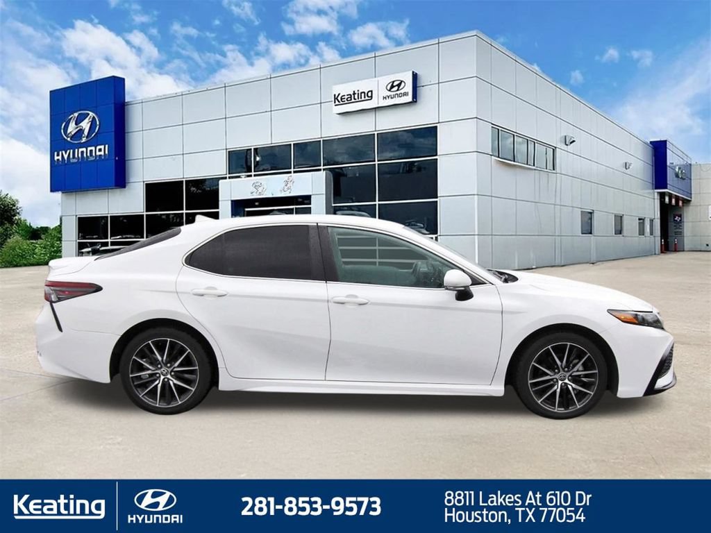 Used 2023 Toyota Camry SE FWD image 4
