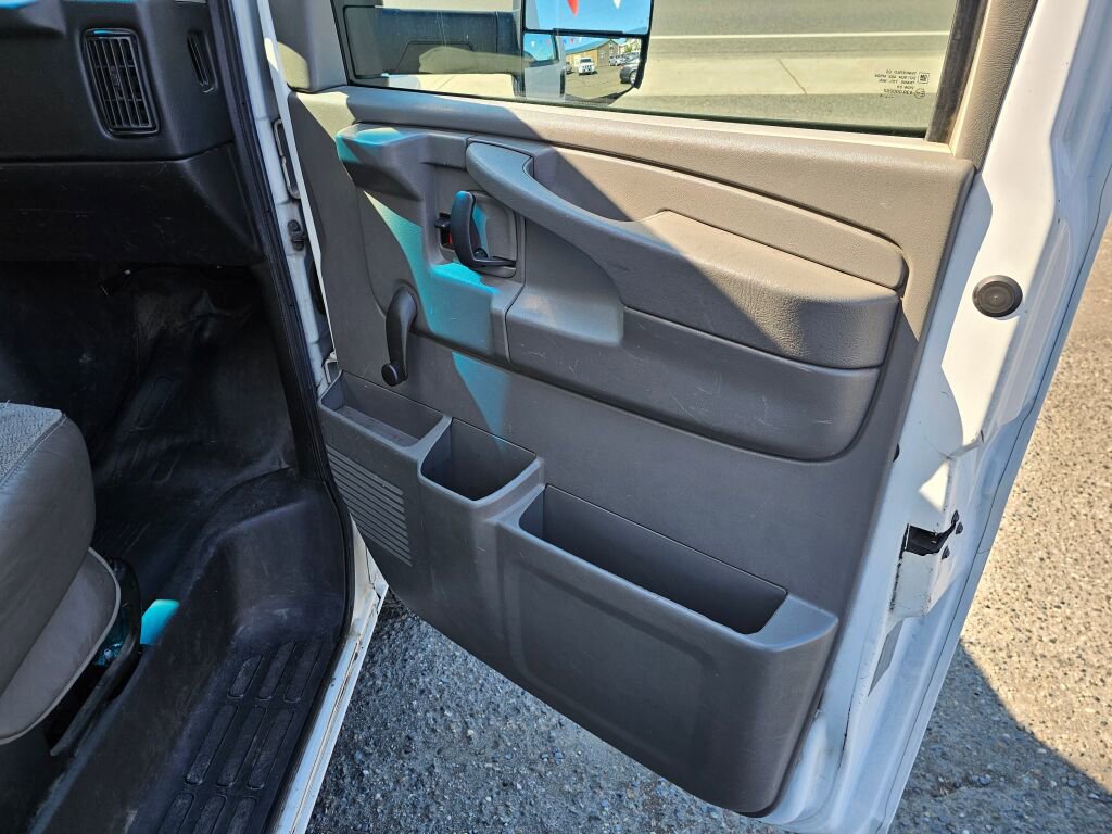 Used 2014 Chevrolet Express 3500 Extended w/ Chrome Appearance Package image 7