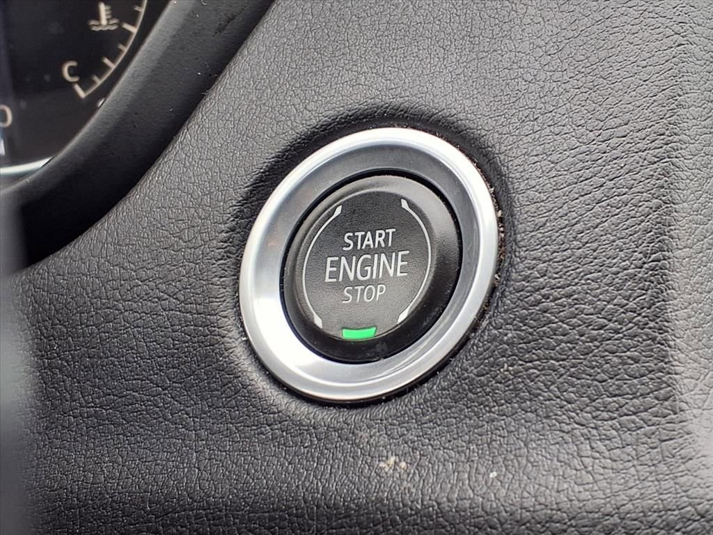 Used 2023 Cadillac XT4 Luxury w/ Cold Weather Package image 24