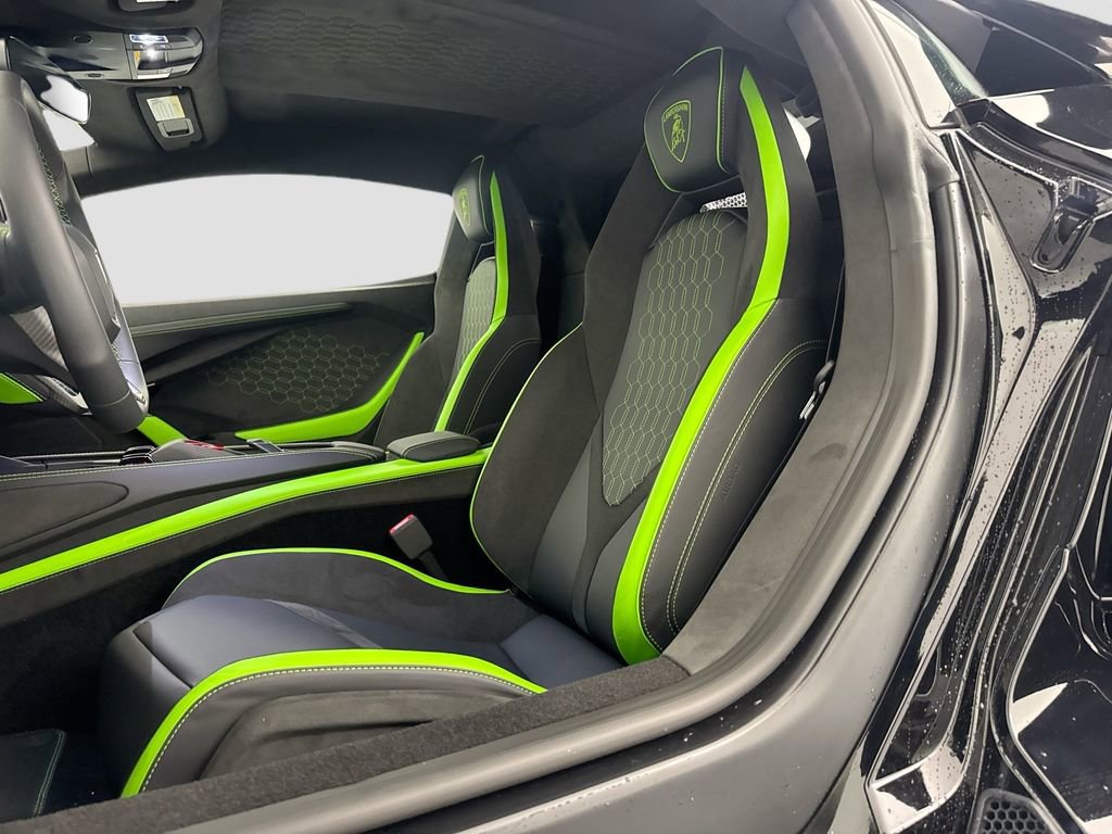 Used 2026 Lamborghini Revuelto image 22