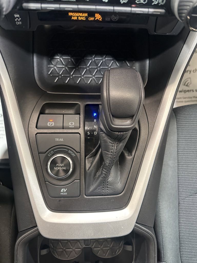 Used 2022 Toyota RAV4 LE image 28