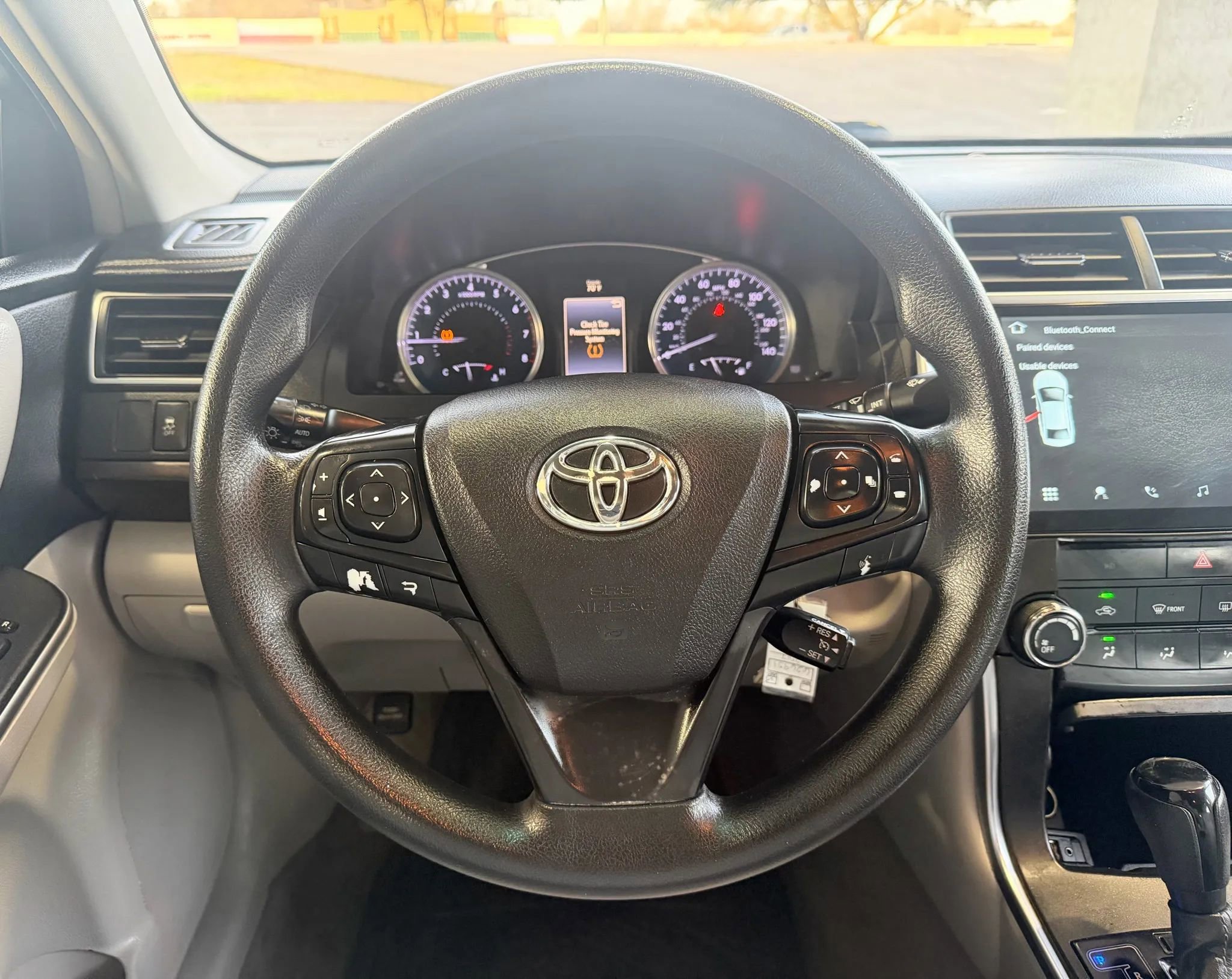 Used 2017 Toyota Camry LE image 10