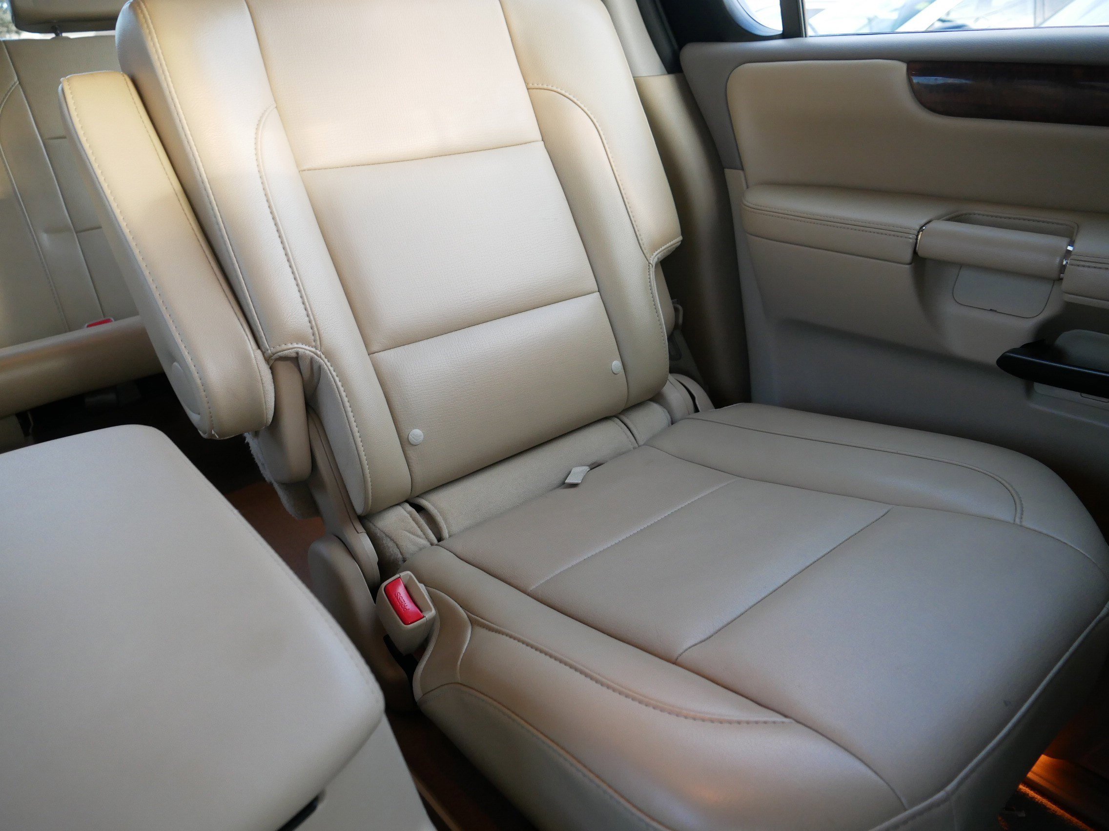 Used 2014 Nissan Armada Platinum w/ 2nd Row Captain Seat Package image 14