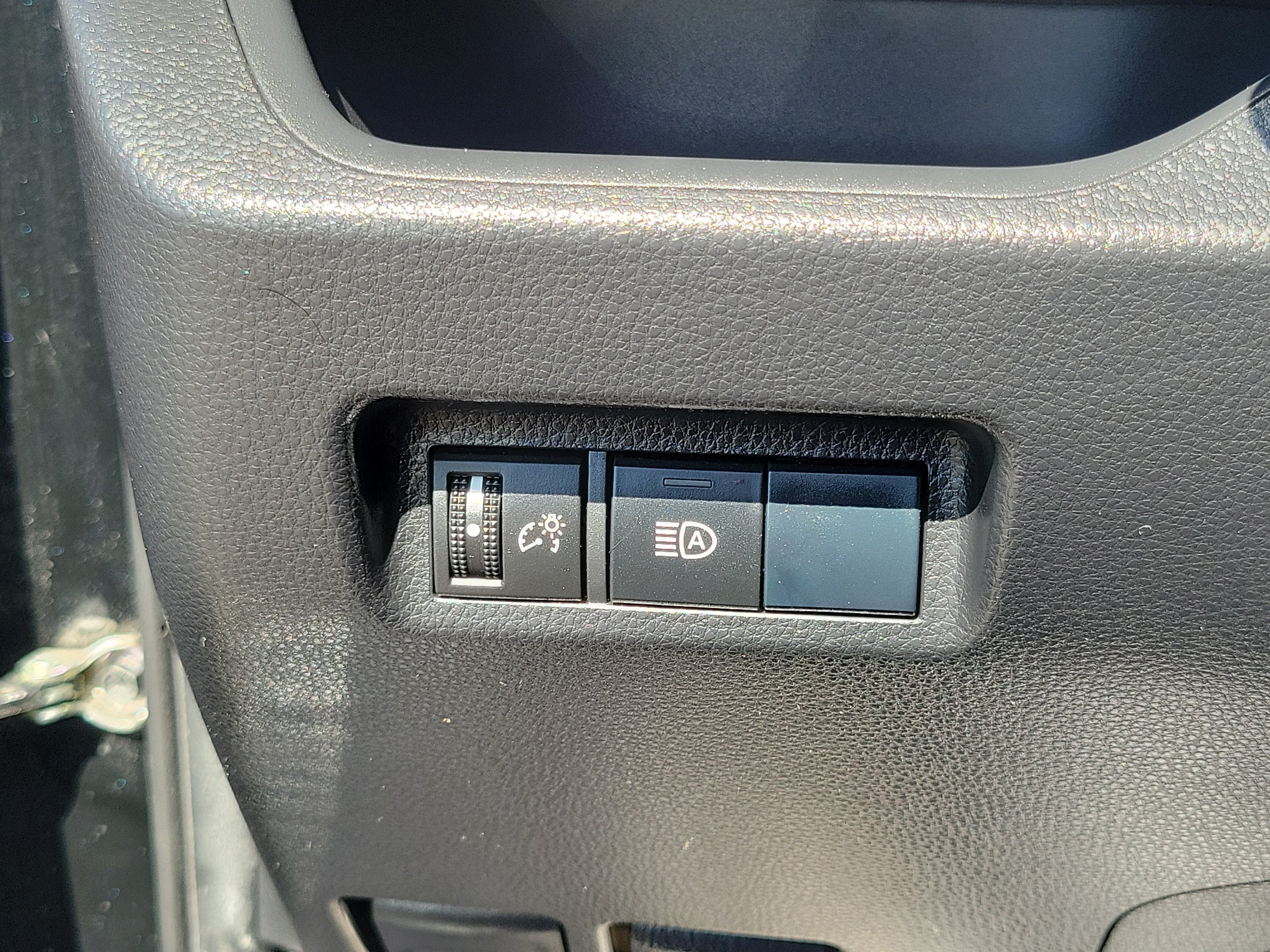 Used 2019 Toyota RAV4 LE w/ Carpet Mat Package FWD image 12