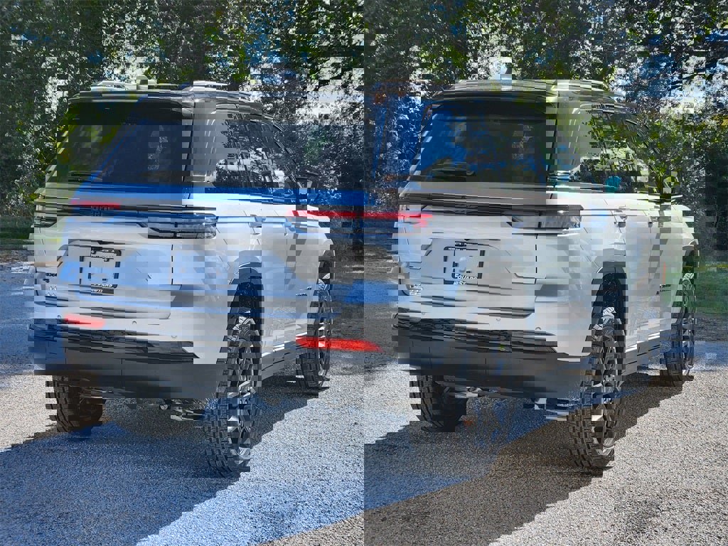 New 2025 Jeep Grand Cherokee Limited image 4