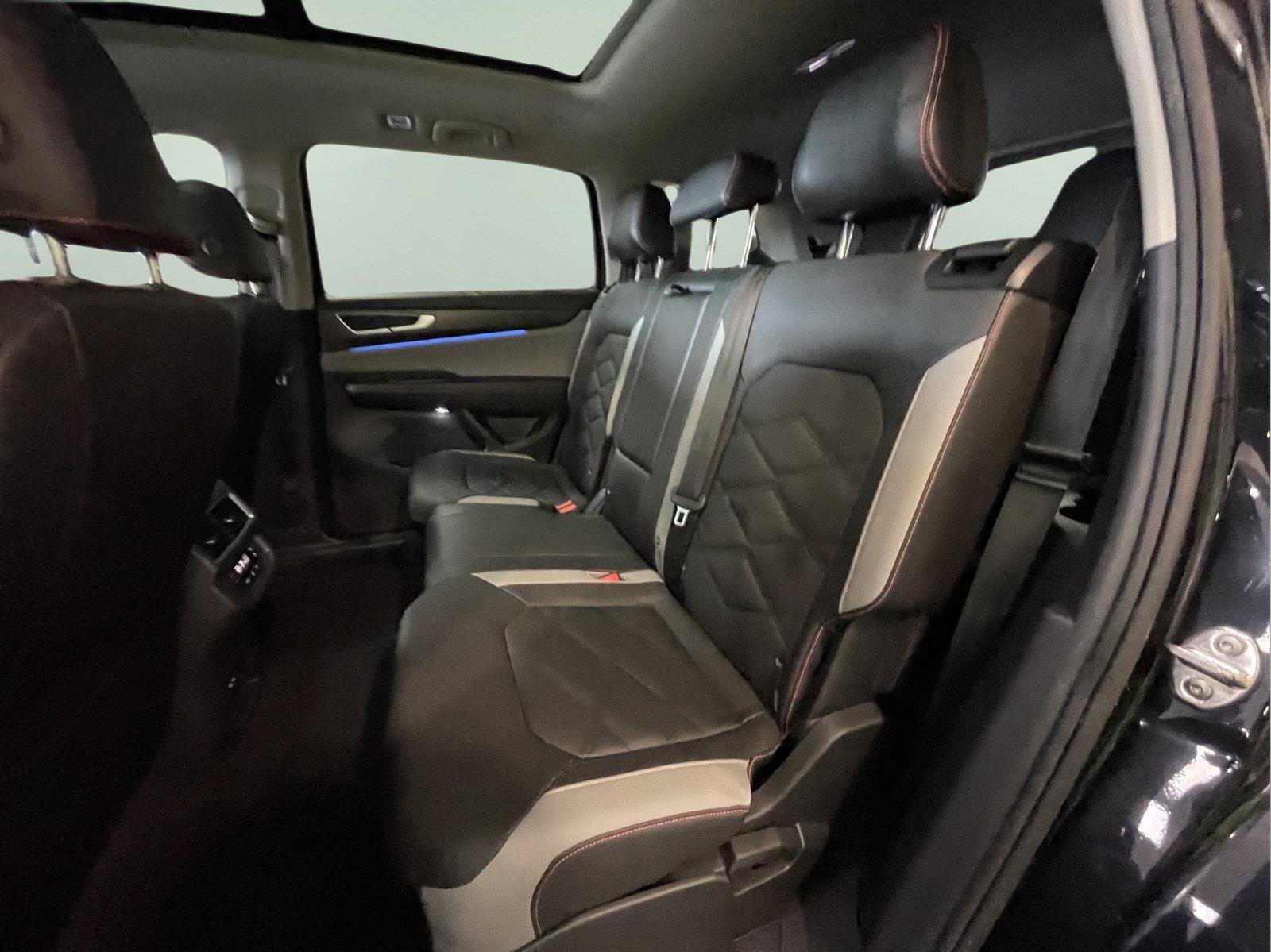Used 2024 Volkswagen Atlas Peak Edition SE AWD/4WD image 15