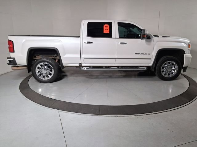 Used 2018 GMC Sierra 2500 Denali w/ Duramax Plus Package AWD/4WD image 3