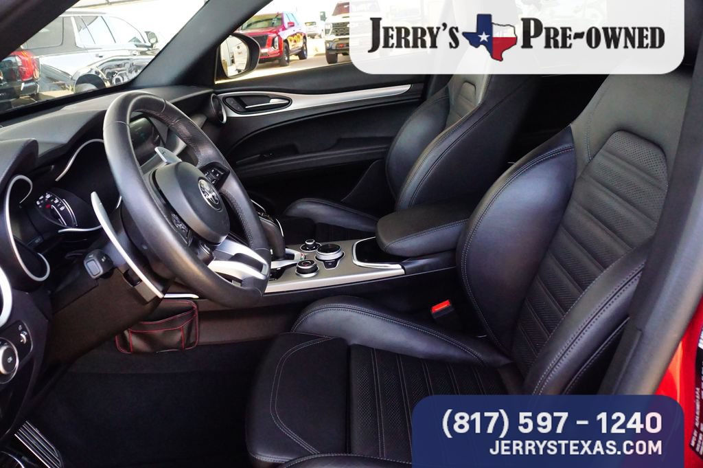 Used 2022 Alfa Romeo Stelvio Veloce AWD/4WD image 19