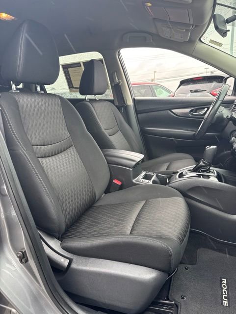 Used 2017 Nissan Rogue SV AWD/4WD image 13
