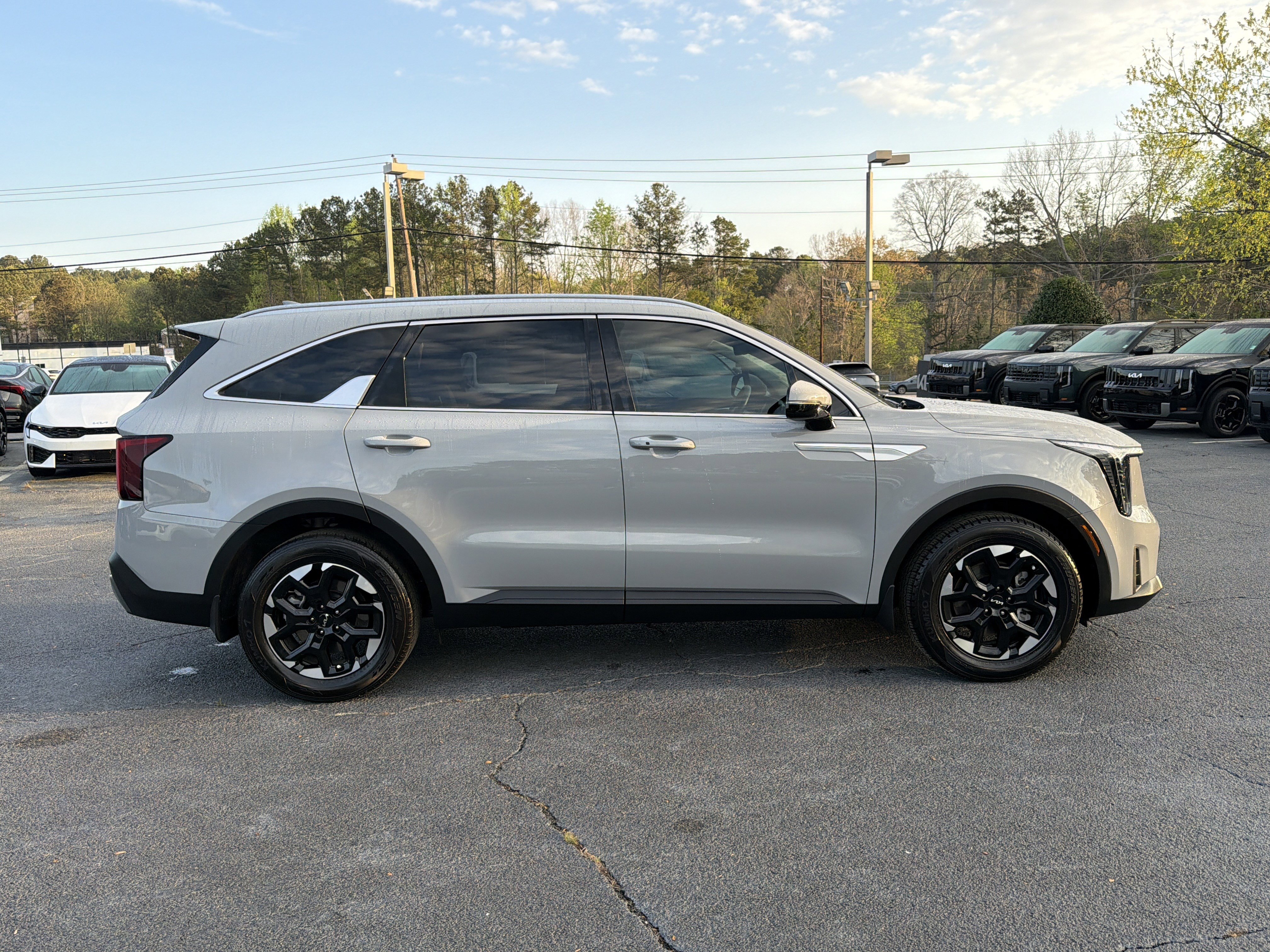 Used 2025 Kia Sorento S FWD image 7