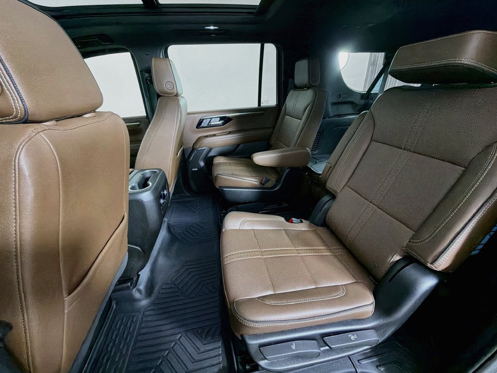 Used 2026 Chevrolet Suburban High Country AWD/4WD image 25